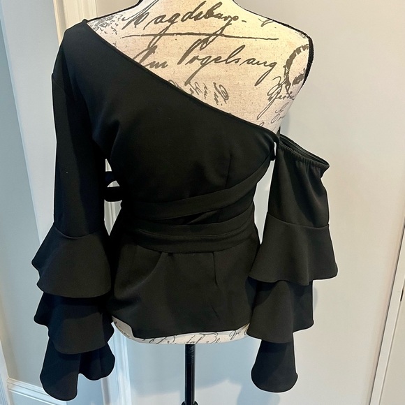 VENUS Ruffle Off the Shoulder One Sleeve Tie Waist Top - Picture 4 of 16